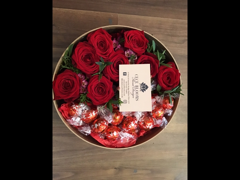 Red Rose and Chocolate Round Hatbox