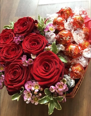 Half dozen Rose and Chocolate Heart Hatbox