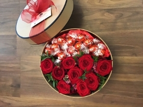 Red Rose and Chocolate Round Hatbox